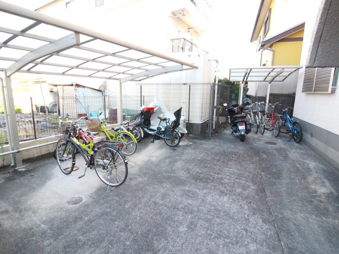 ベルシャトーまきの物件外観写真