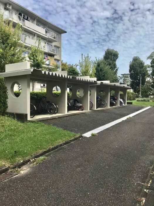 岩成台西団地513号棟(504)の物件外観写真