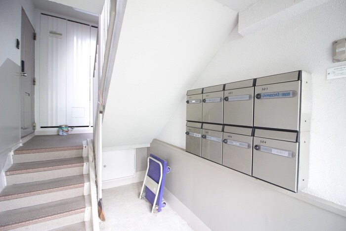 岩成台西団地513号棟(504)の物件外観写真