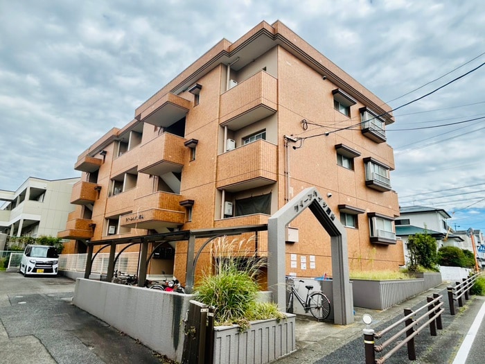 クイーンハイツ東山の物件外観写真