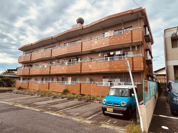 クイーンハイツ東山の物件外観写真