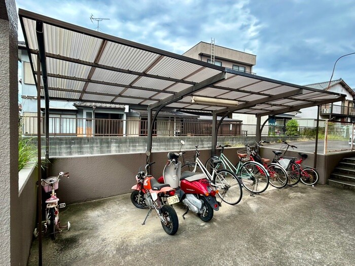 クイーンハイツ東山の物件外観写真