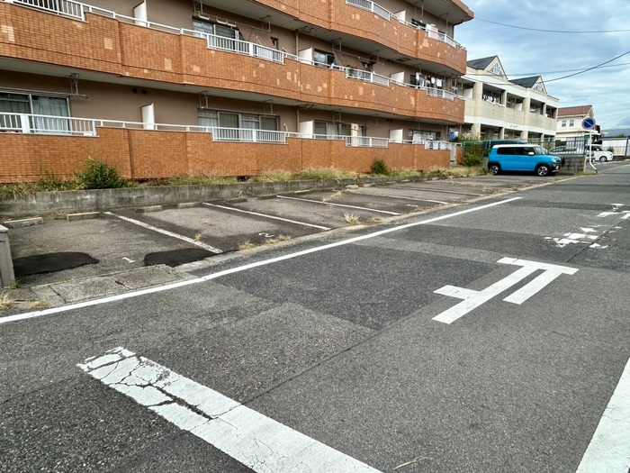 クイーンハイツ東山の物件外観写真