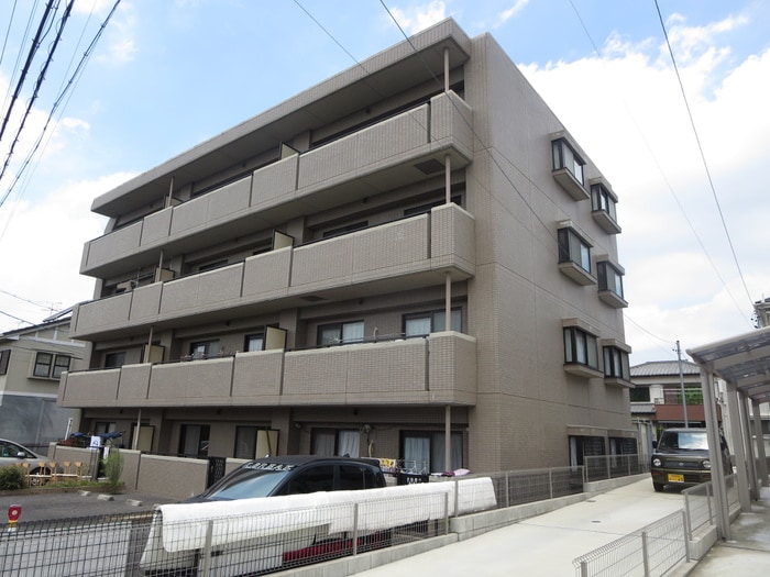 ロイヤルヒルズの物件外観写真