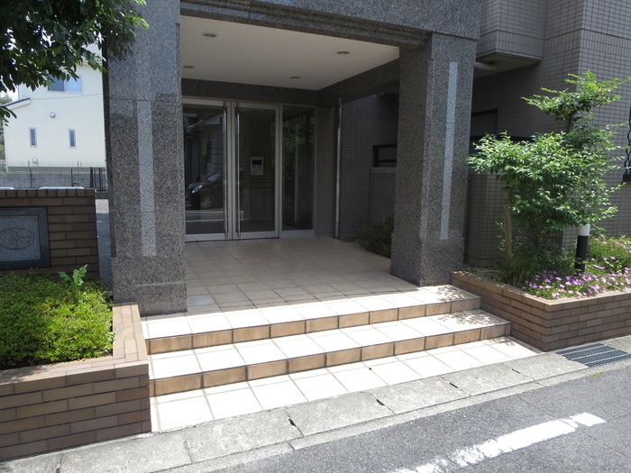 ロイヤルヒルズの物件外観写真