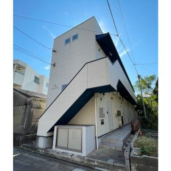 スタートリビングの物件外観写真