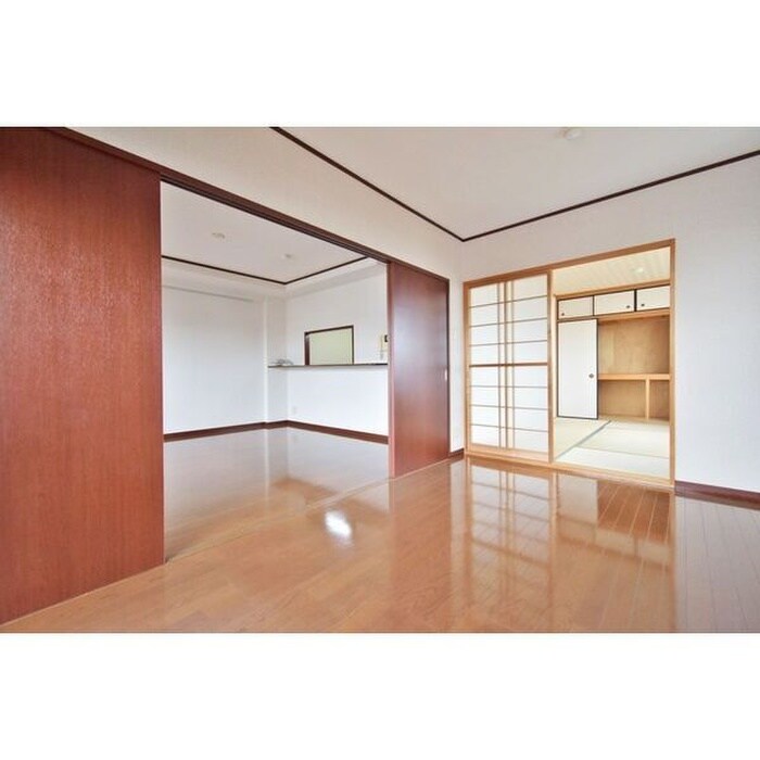 ネスト三吉の物件内観写真