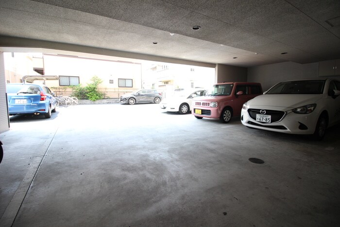 リアライズ高畑の物件外観写真