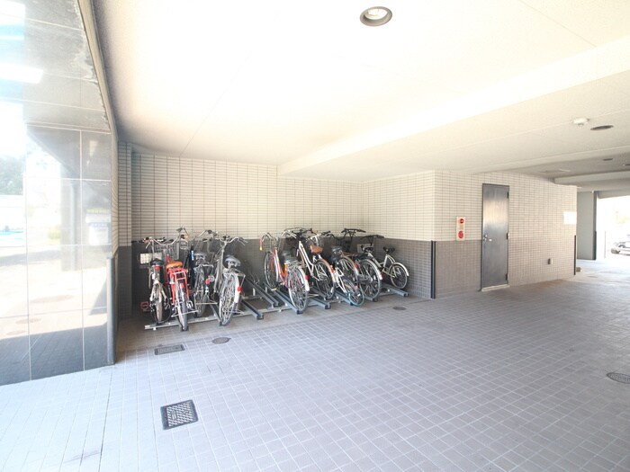 リアライズ高畑の物件外観写真