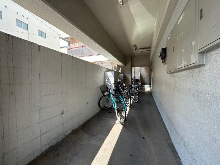 新栄ロイヤルハイツの物件外観写真