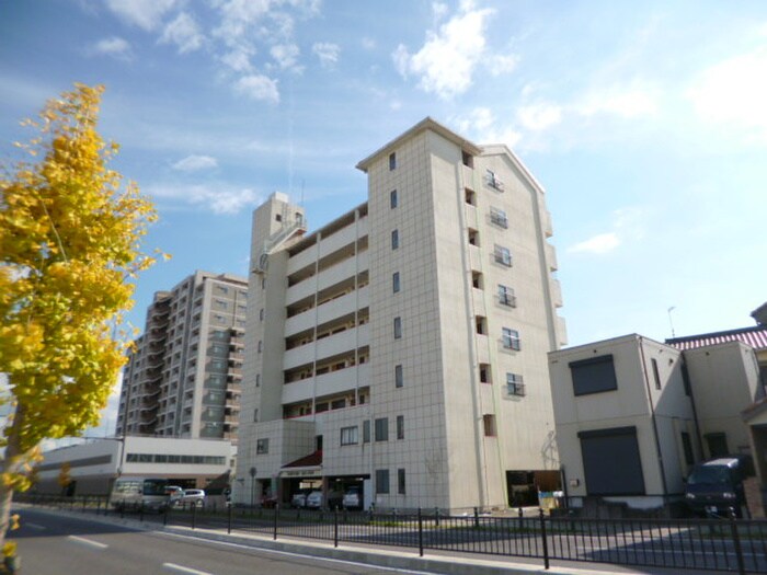 鳴神ビルの物件外観写真