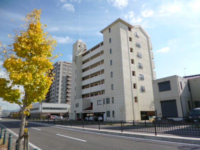 鳴神ビルの物件外観写真