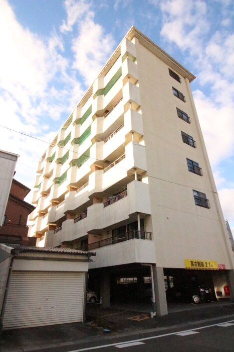 鳴神ビルの物件外観写真