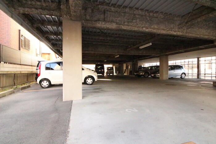 鳴神ビルの物件外観写真