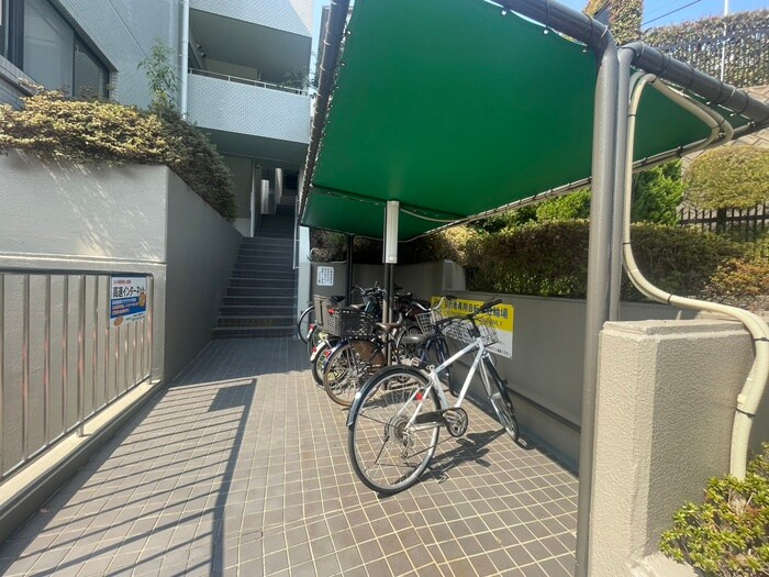 フロ－ラ八幡山の物件外観写真