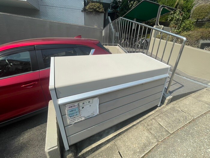 フロ－ラ八幡山の物件外観写真