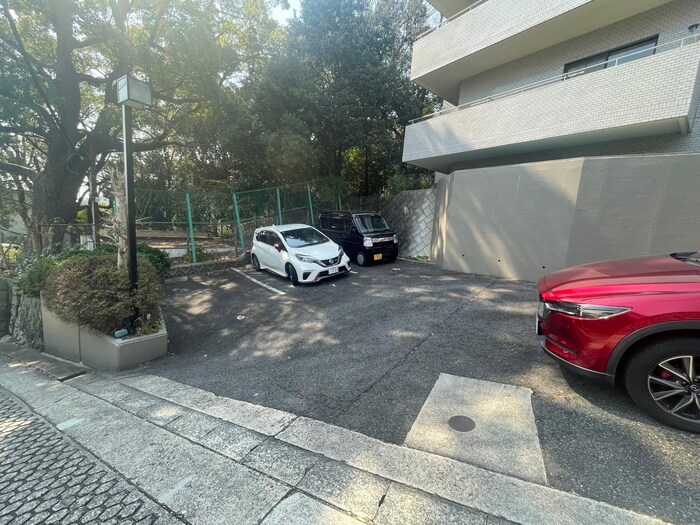 フロ－ラ八幡山の物件外観写真