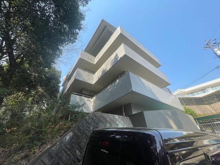 フロ－ラ八幡山の物件外観写真