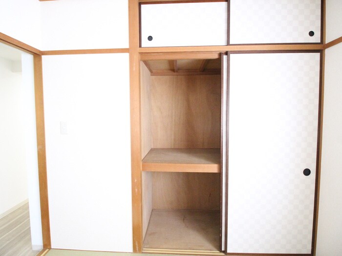 フロ－ラ八幡山の物件内観写真