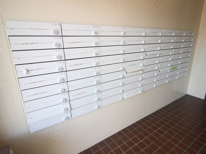 里水マンション　Ａ棟の物件外観写真