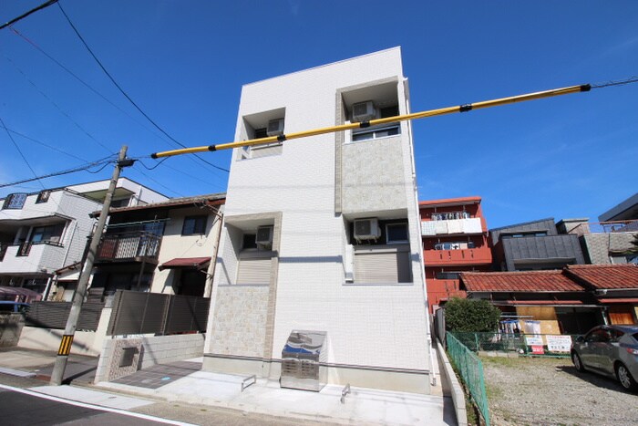 ハーモニーテラス靖国町の物件外観写真