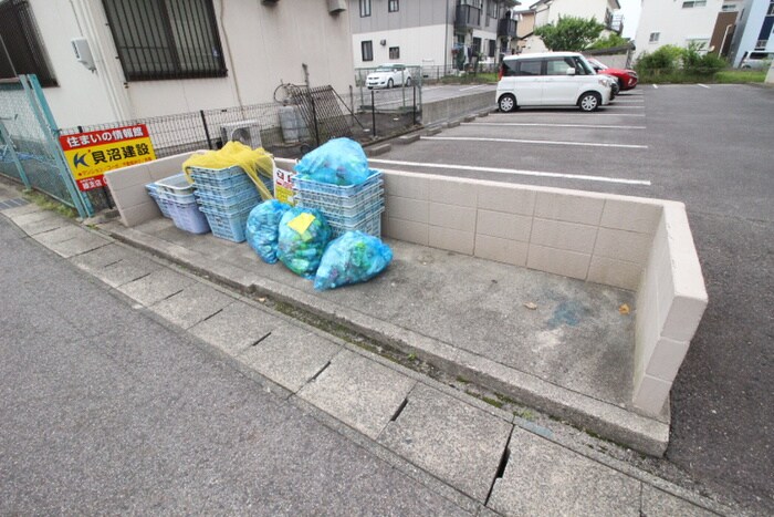 子持松コーポの物件外観写真