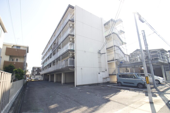 グランドステ－タス楠の物件外観写真