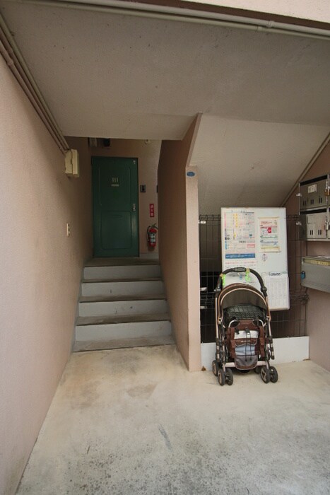 信和元町ハウスの物件外観写真