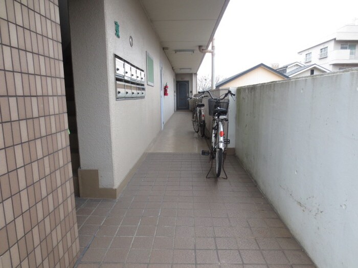 ＨＫマンション北沢　東棟の物件外観写真