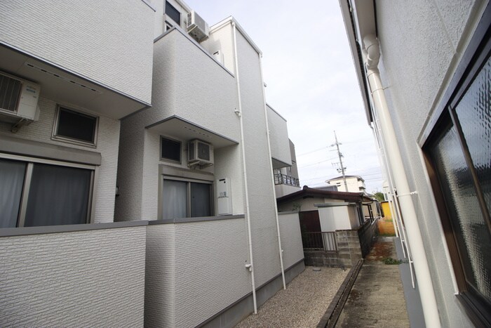 サニーベール志賀町の物件外観写真