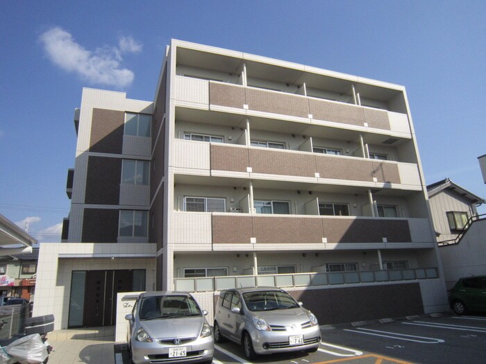 ラメゾンドゥ日名中町の物件外観写真