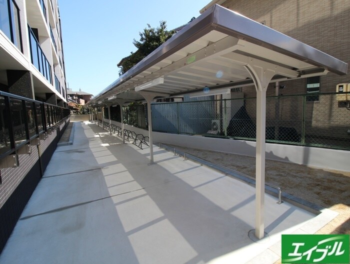 郷前町２丁目マンションの物件外観写真