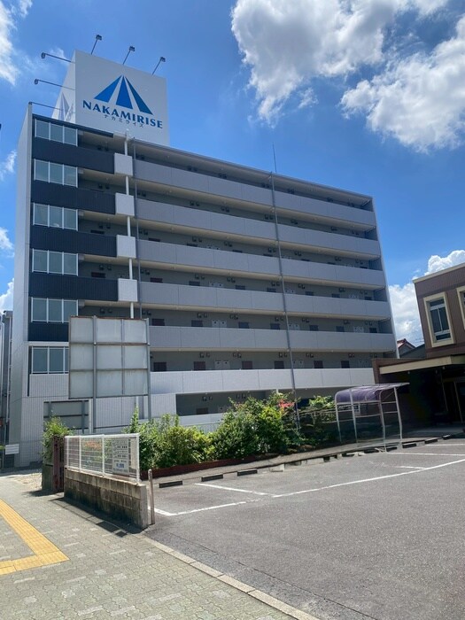 メイプル岩塚本通の物件外観写真