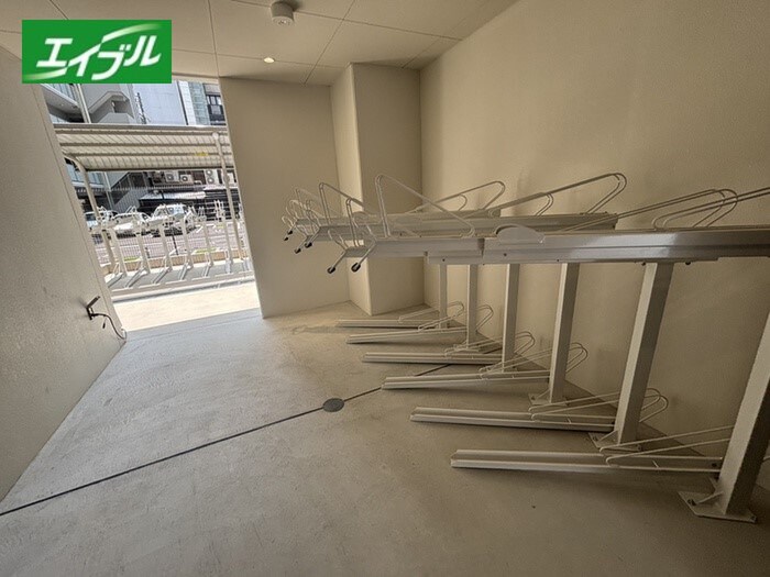 ホワイトメゾン新栄の物件外観写真