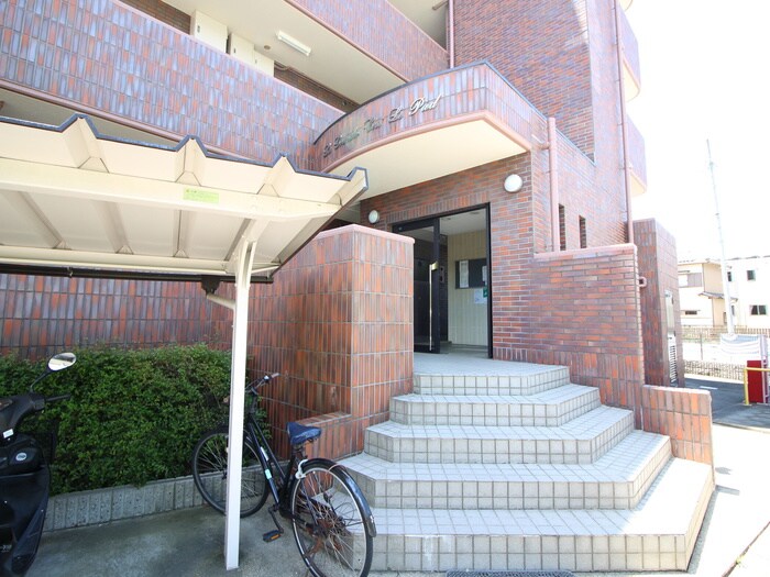 ラ　グランデール　セルピエの物件外観写真