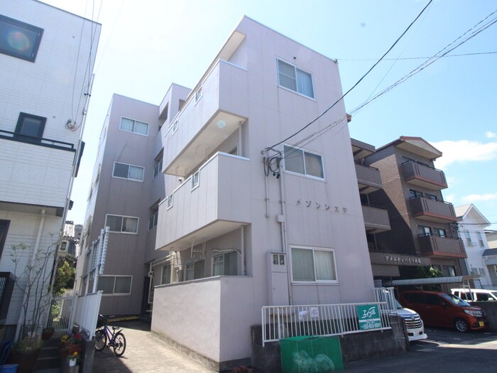 メゾンシエテの物件外観写真