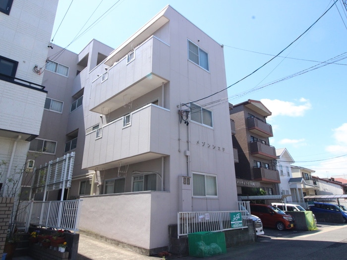 メゾンシエテの物件外観写真