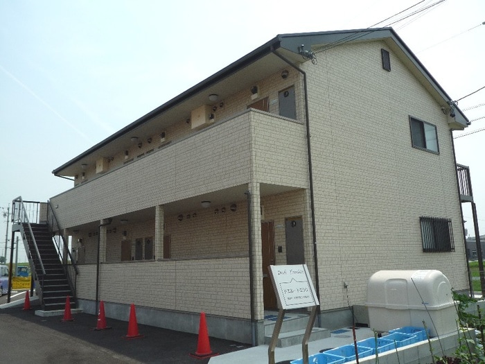 ドエル・トミシンの物件外観写真