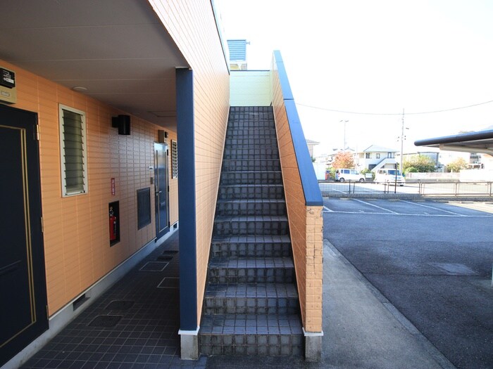 サンシャインヒルズの物件外観写真