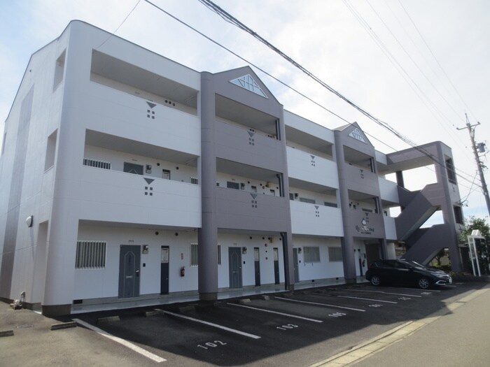 クイ－ンカピオラニの物件外観写真