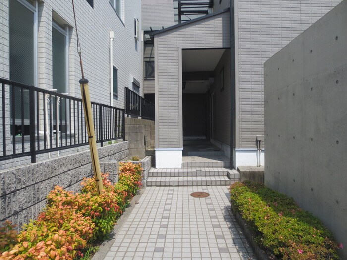 サル－トの物件外観写真