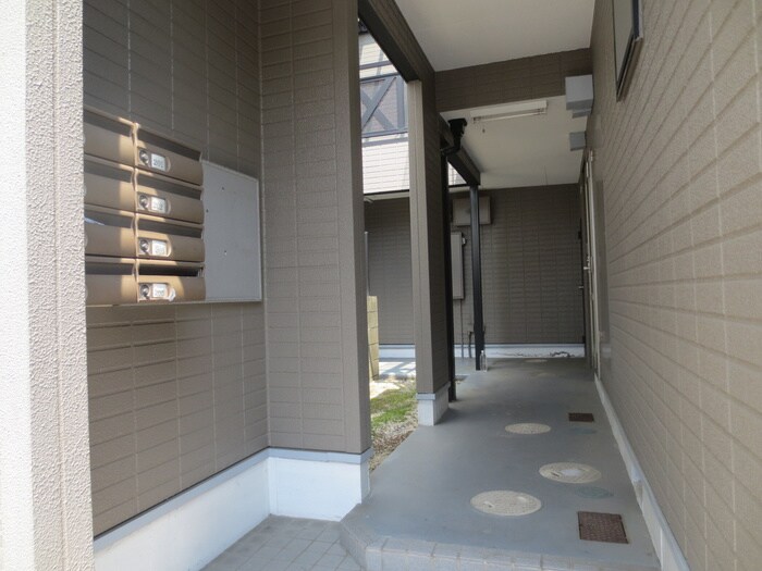 サル－トの物件外観写真