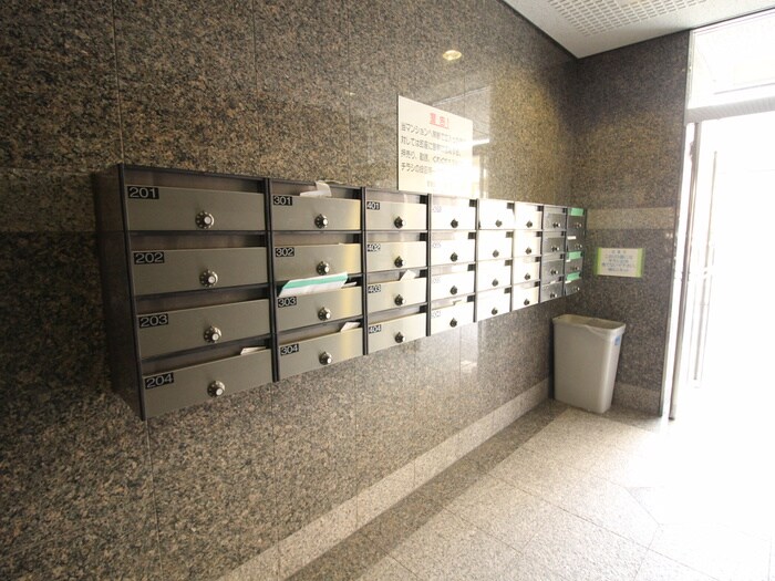 本郷ビルＩＳＡの物件外観写真