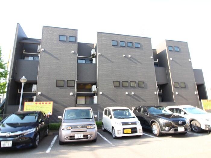 Haus Ruhe高畑の物件外観写真