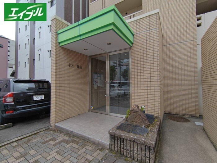 ネオ青山の物件外観写真