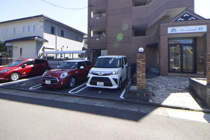 プレジデント川中の物件外観写真