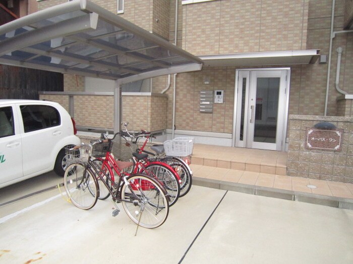 オ－パス・ワンの物件外観写真