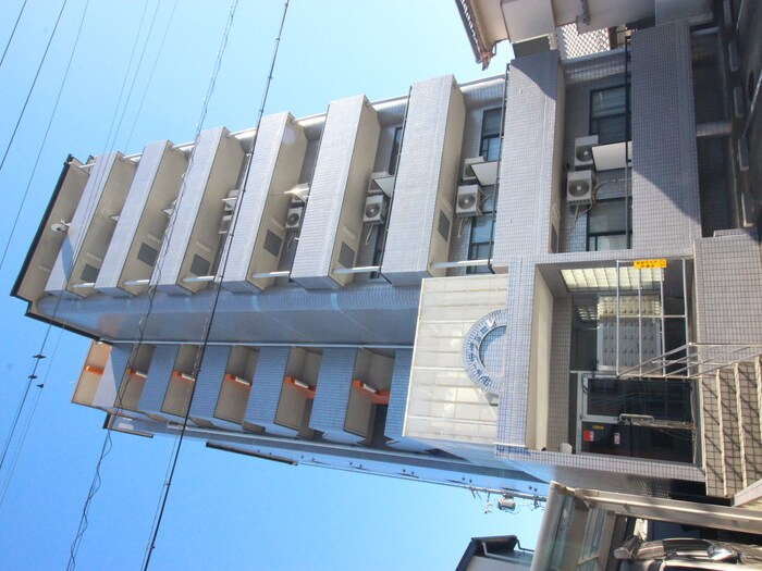 シェ・ラフォ－レの物件外観写真