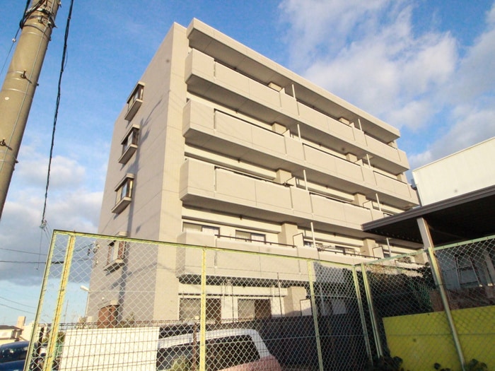 メゾンドラピュタ２の物件外観写真