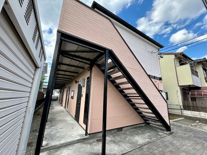 アンプル－ルブワ虹の物件外観写真